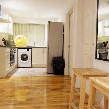 Flat 3, 2bed Speedwell, Uk Apartment *